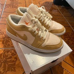 Women’s air Jordan 1 low SE twine